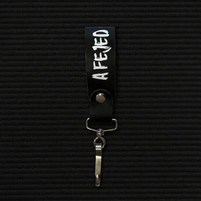 Breloc negru din piele (accesoriu pentru telefon)